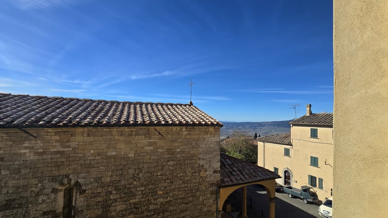 House in Volterra - view 1