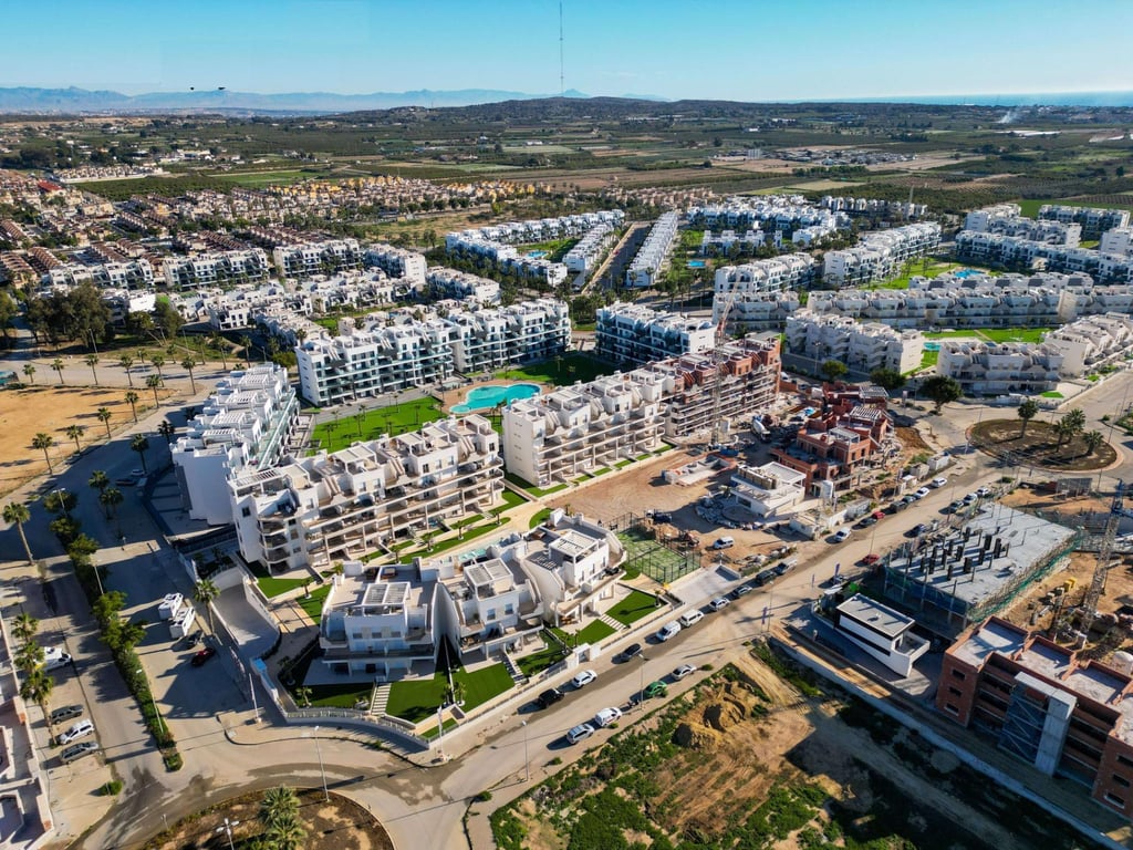 Apartment in Urbanizacion El Raso - Image 4