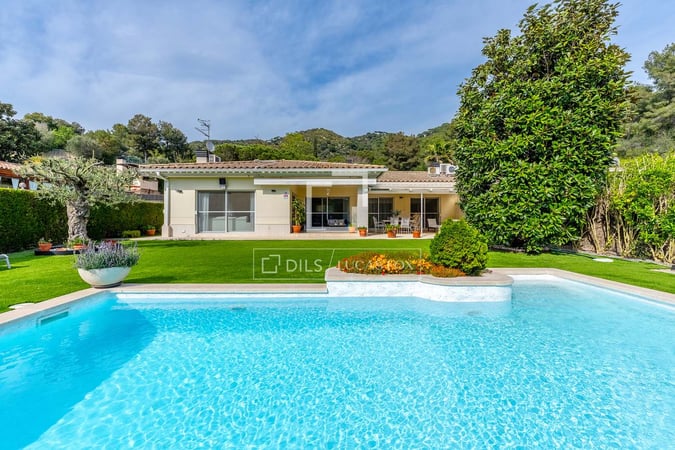 House in Teia - view 1