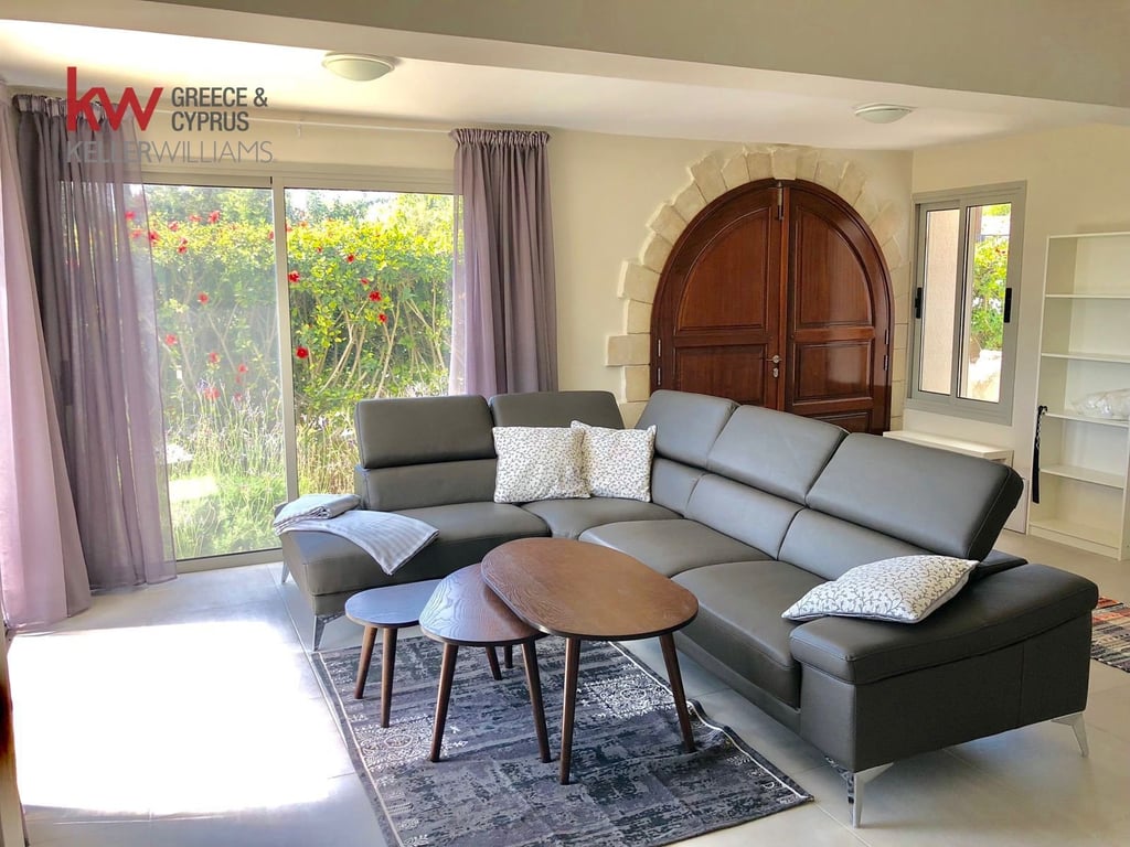 House in Tala - Image 3