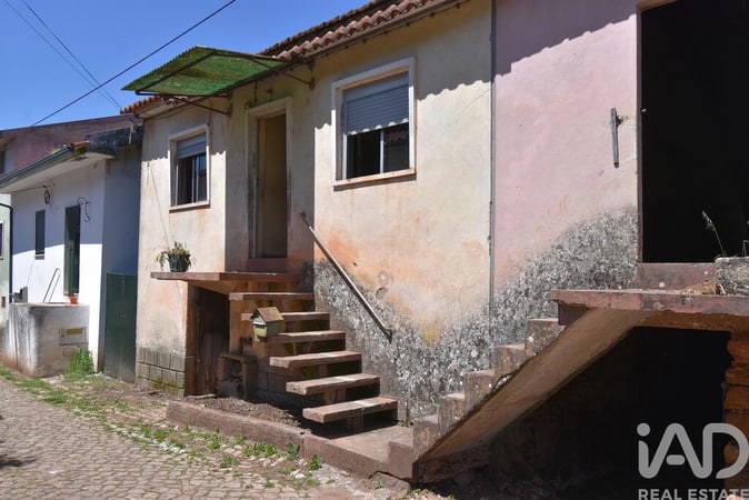 House in Podentes - view 1