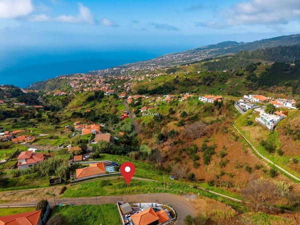 Land in Estreito da Calheta - view 1