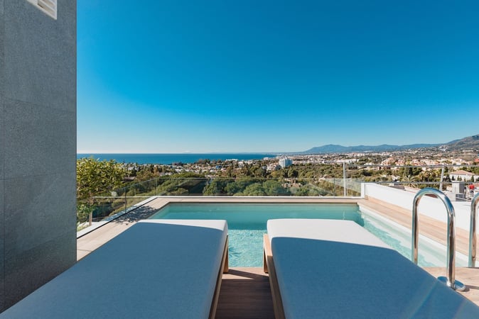 House in Marbella Del Este - view 1