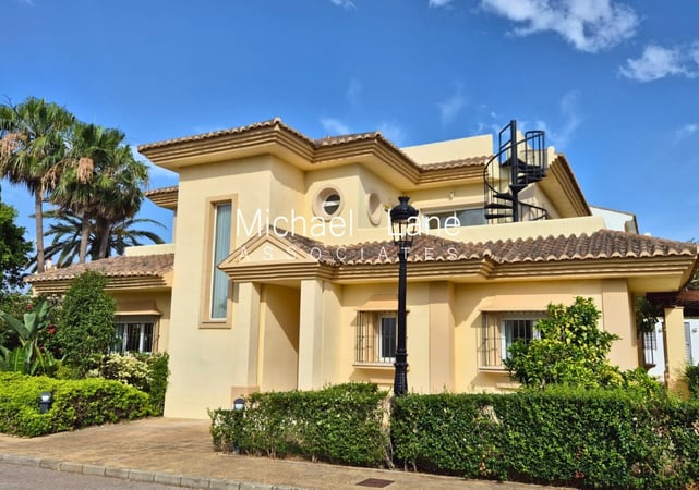 House in San Roque - view 1