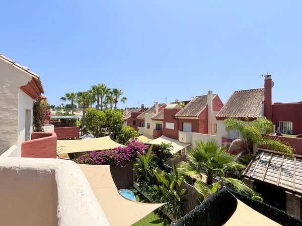 House in Estepona - view 1