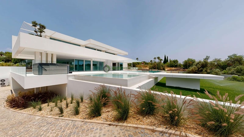 Villa in Loule - view 1
