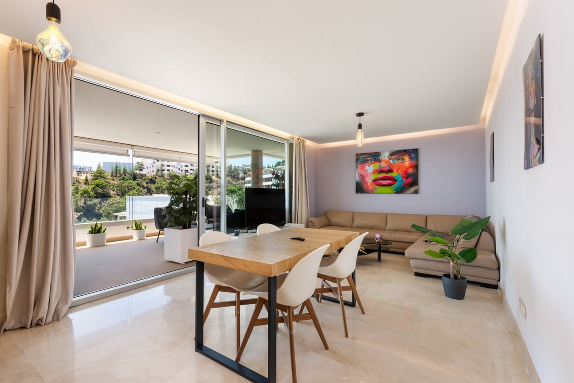 Apartment in Benahavis - Image 3