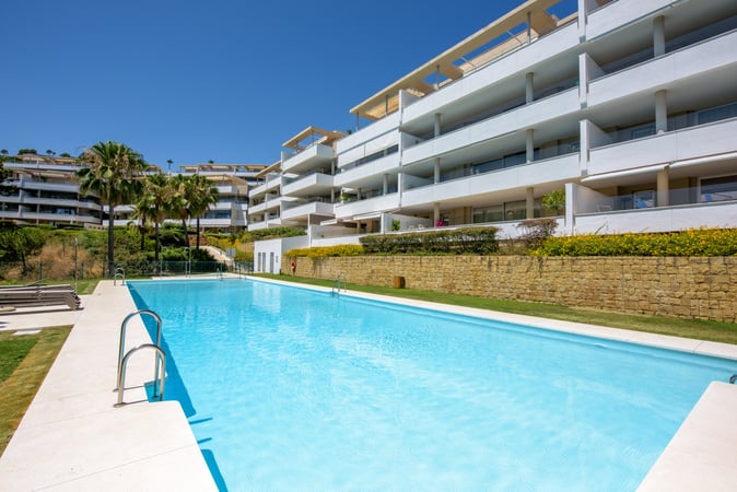 Apartment in Benahavis - view 1
