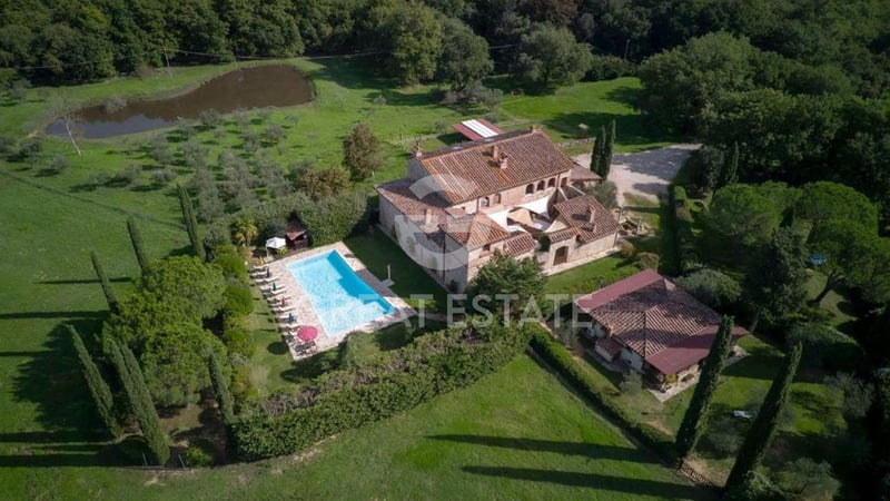 House in Serre di Rapolano - view 1