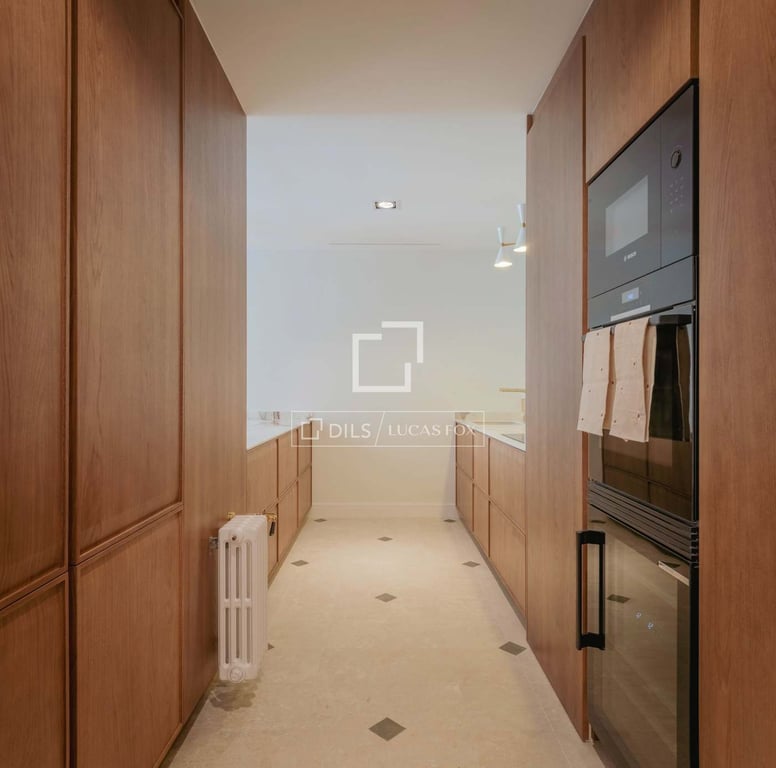 Apartment in Comunidad de Madrid - Image 4