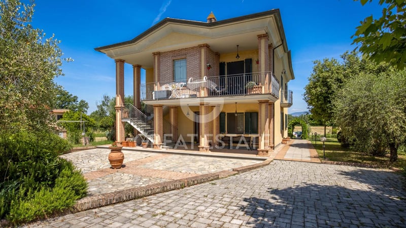 House in Castiglione del Lago - view 1