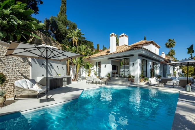 Villa in Benahavis - view 1