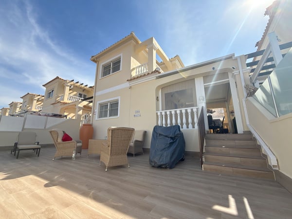 Villa in Urbanizacion los Balcones - view 1