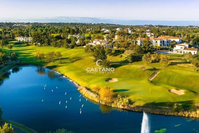 Villa in Estombar - view 1