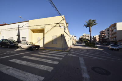 House in Guardamar del Segura - view 1