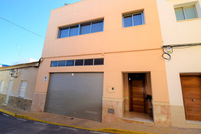 House in Guardamar del Segura - view 1