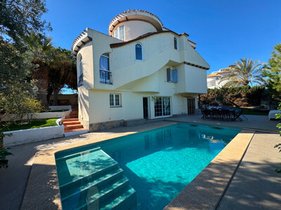 Villa in La Zenia - view 1