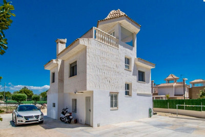 Villa in Alicante - view 1