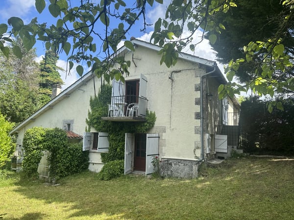 House in Montmoreau-Saint-Cybard - view 1