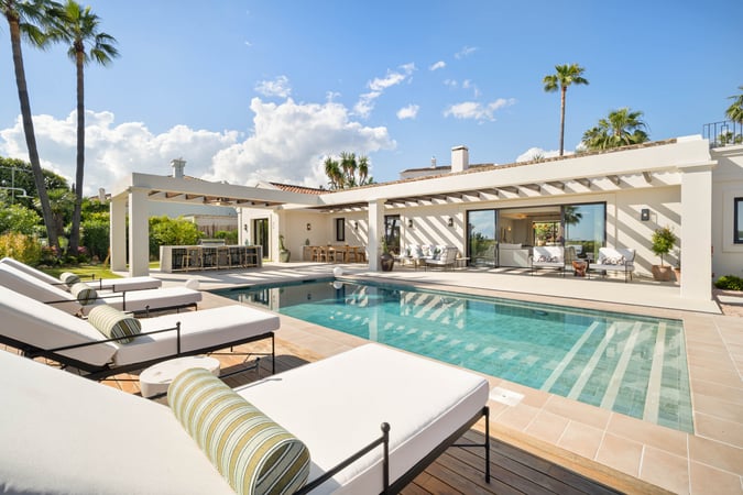 Villa in Nueva Andalucia - view 1