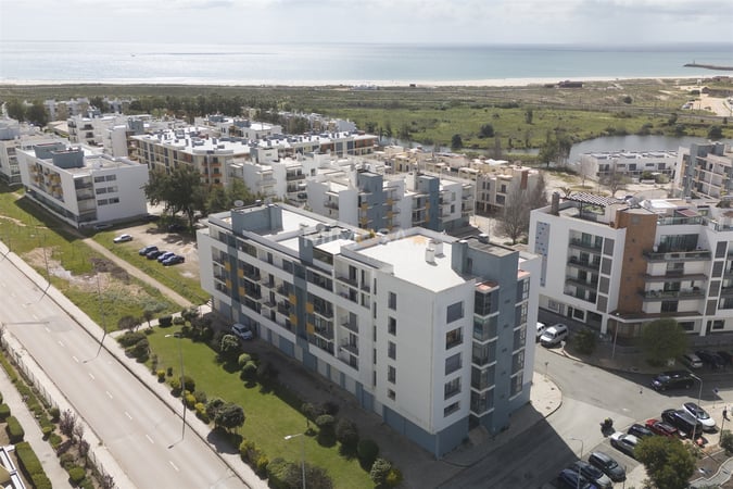 Apartment in Meia Praia - view 1