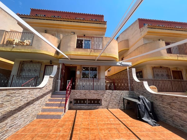 House in La Zenia - view 1