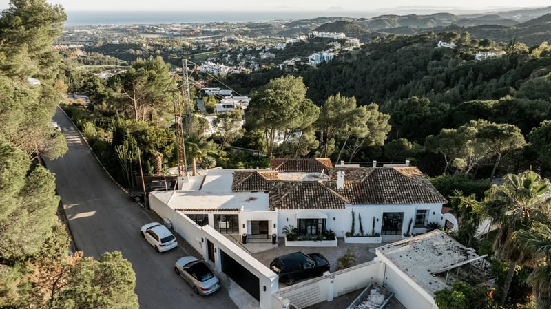 Villa in Benahavis - view 1