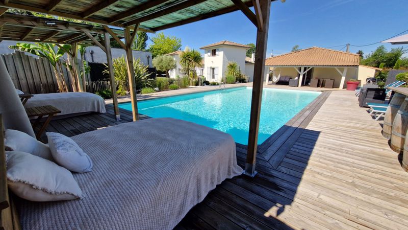 Villa in Saint-Sulpice-et-Cameyrac - view 1