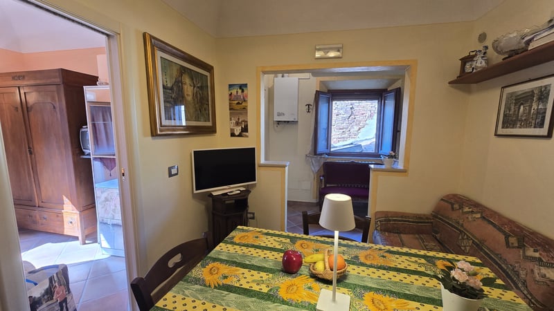 House in Volterra - view 1