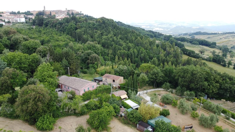 House in Pomarance - view 1