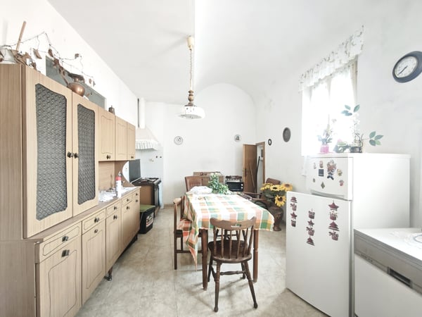 House in Volterra - view 1