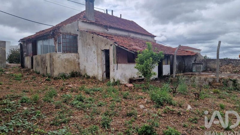 House in Batalha - view 1