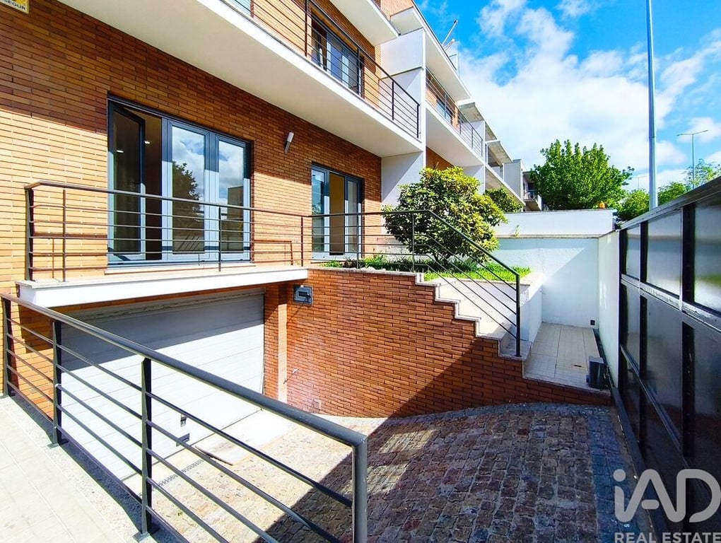 House in Santa Marta de Portuzelo - Image 2