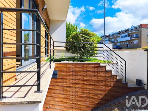 House in Santa Marta de Portuzelo - view 1