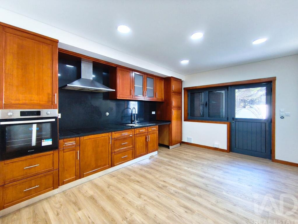 House in Santa Marta de Portuzelo - Image 3