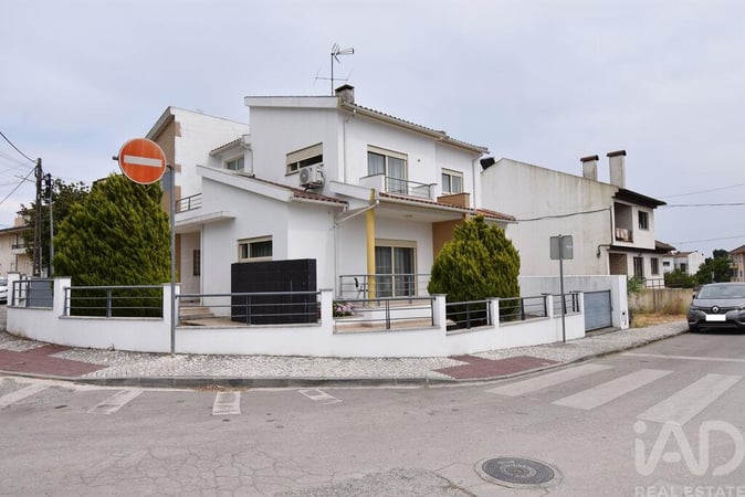 House in Avelar - view 1