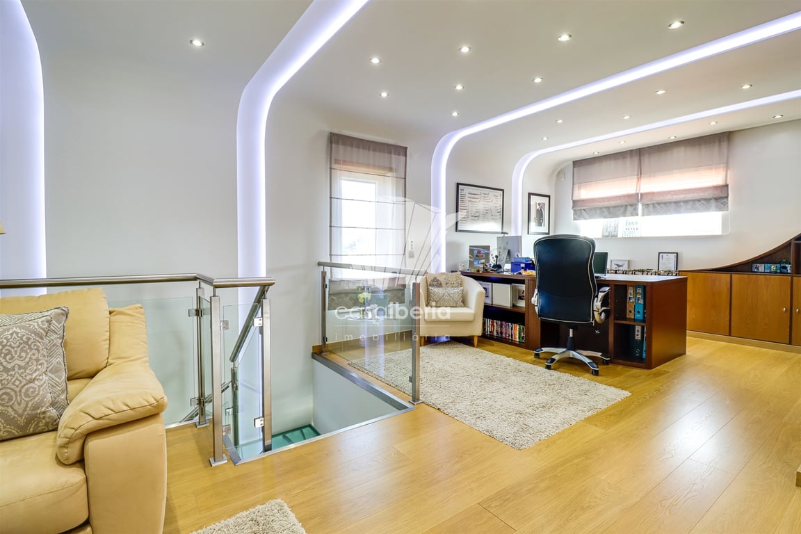 House in Santo Estevao - Image 3