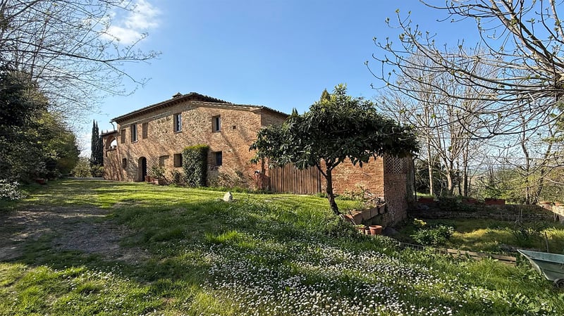 House in Buonconvento - view 1
