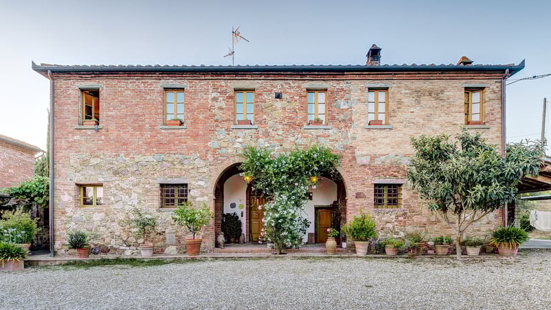 House in Foiano della Chiana - view 1