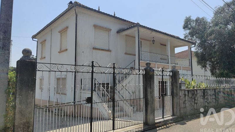 House in Sao Pedro da Torre - view 1
