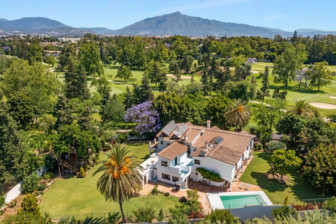Villa in Guadalmina - view 1