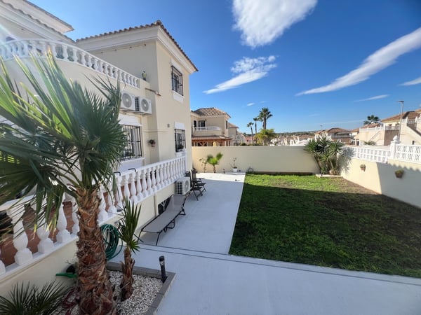 Villa in Algorfa - view 1