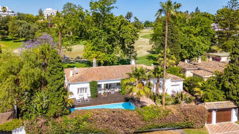 Villa in Guadalmina - view 1
