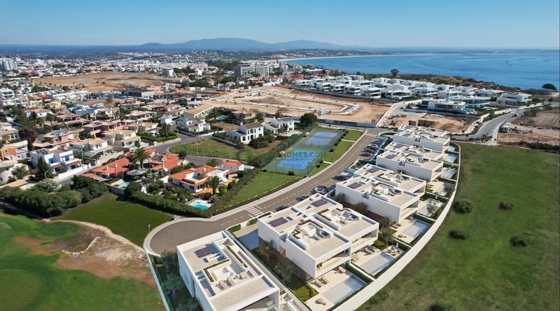 Villa in Lagos - view 1