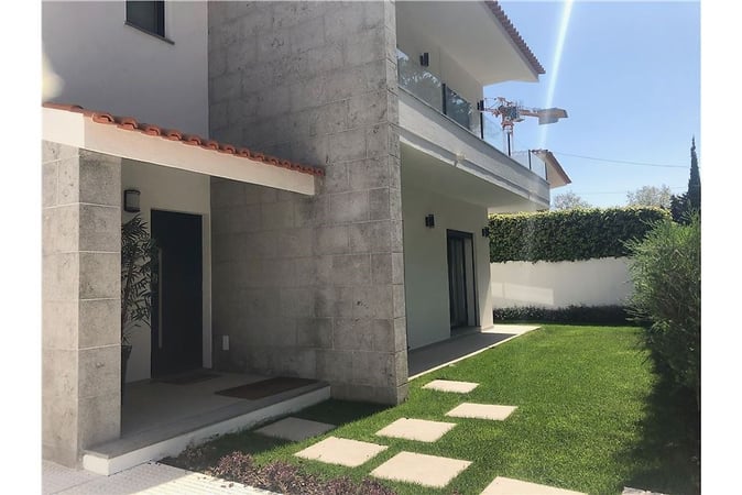 Villa in Cascais - view 1