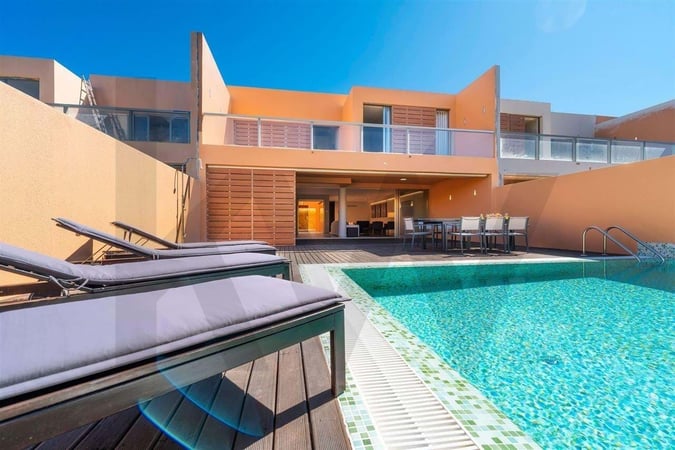 Villa in Pera - view 1