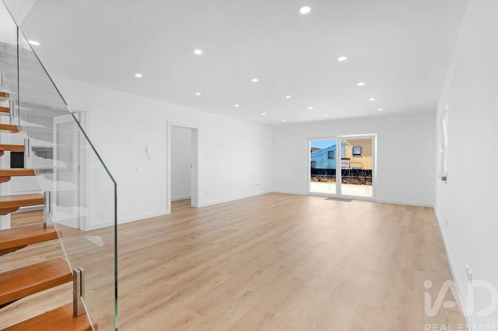 House in Atouguia da Baleia - Image 2