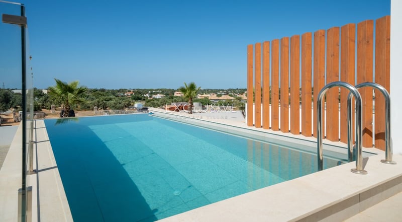 House in Almancil - view 1