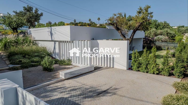 Villa in Loule - view 1