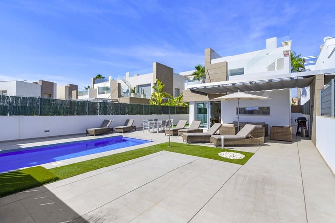 Villa in Guardamar del Segura - view 1